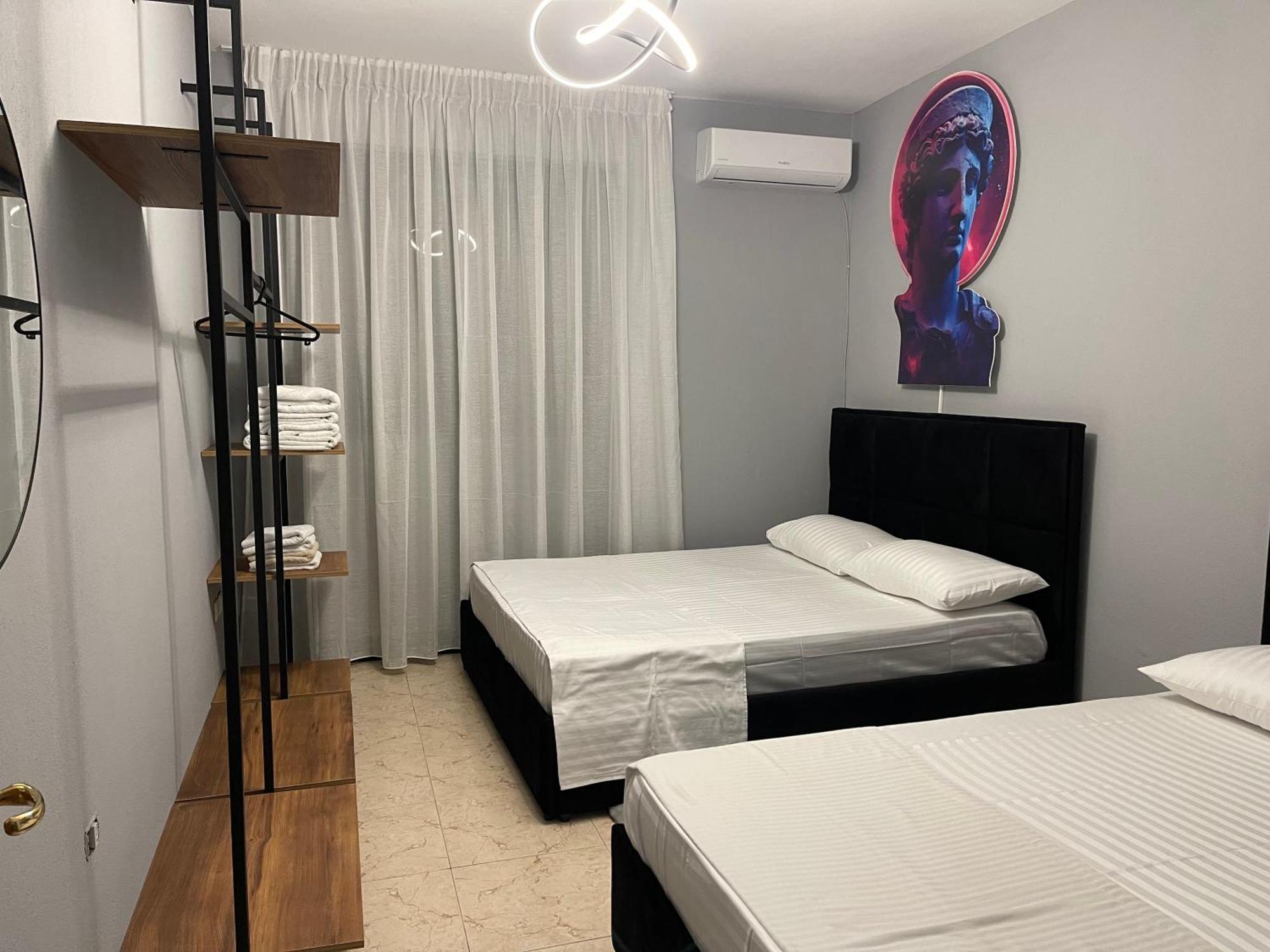 Super House 2 Blloku - 3 Rooms Tirana Esterno foto