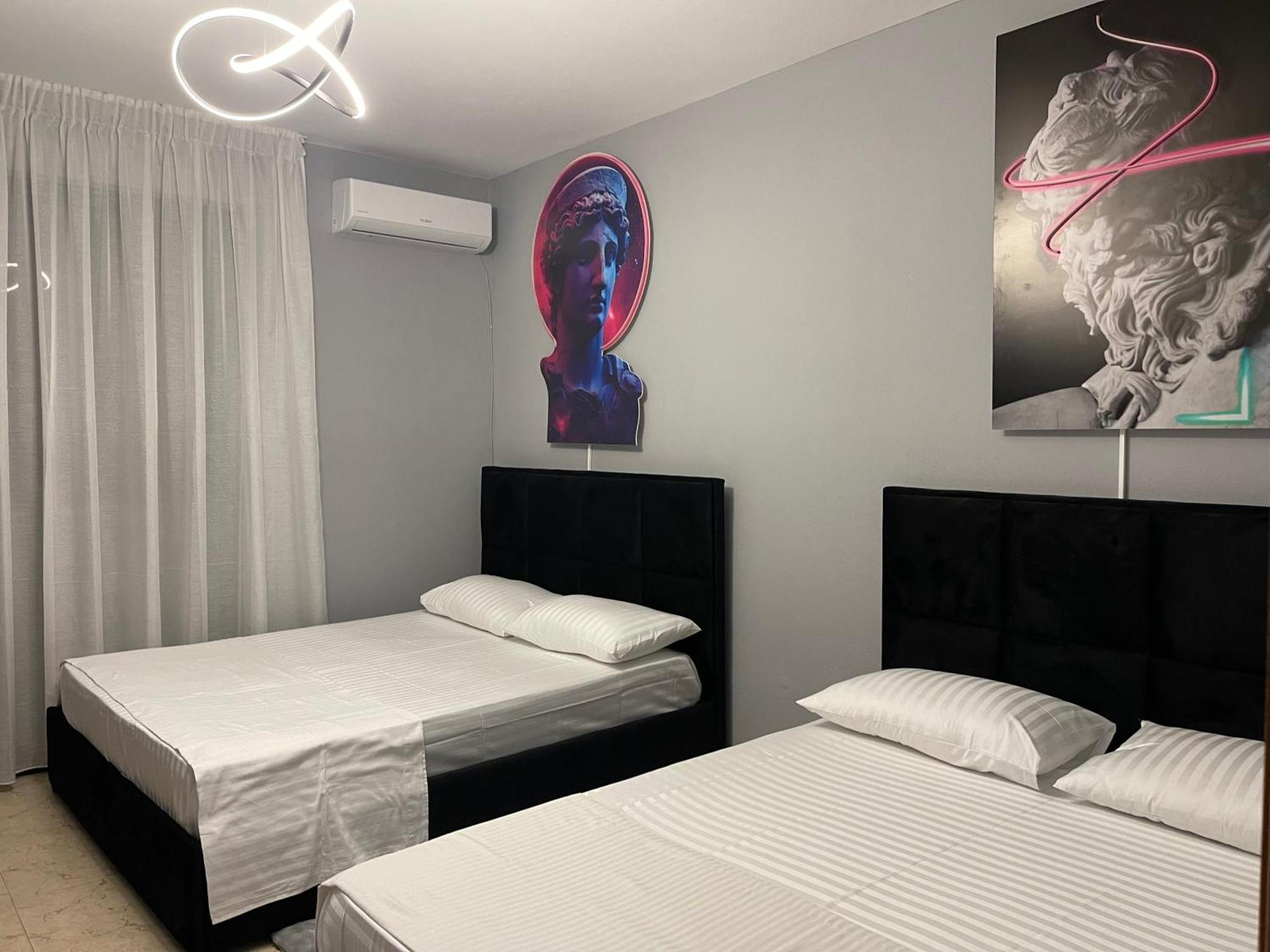 Super House 2 Blloku - 3 Rooms Tirana Esterno foto