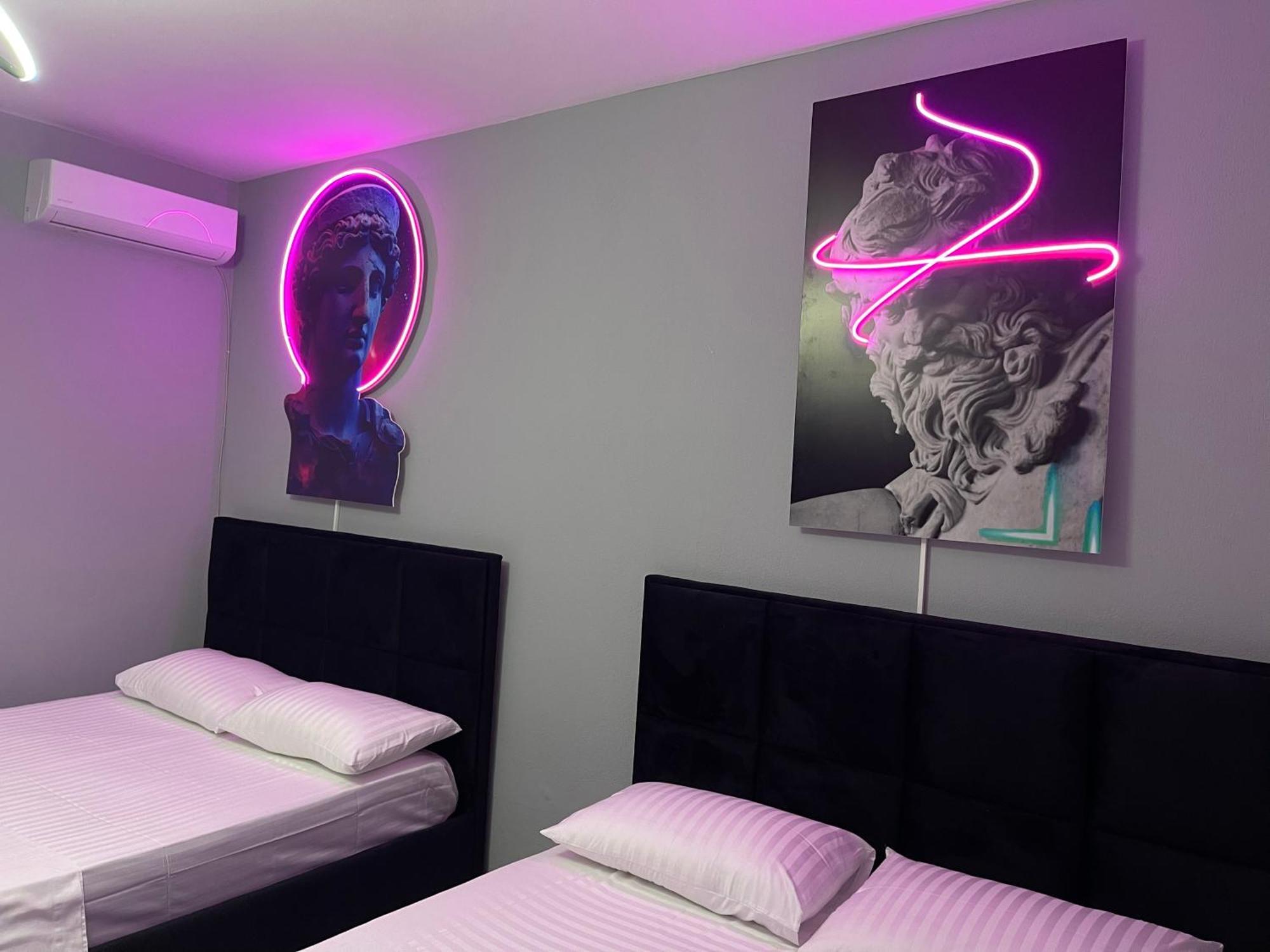 Super House 2 Blloku - 3 Rooms Tirana Esterno foto