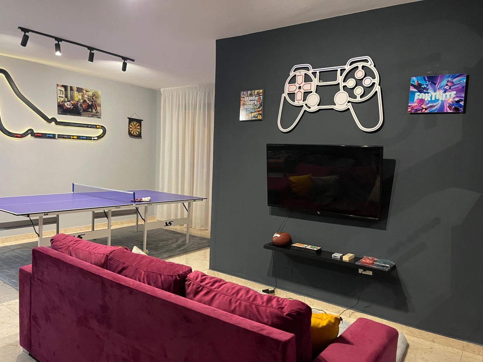 Super House 2 Blloku - 3 Rooms Tirana Esterno foto