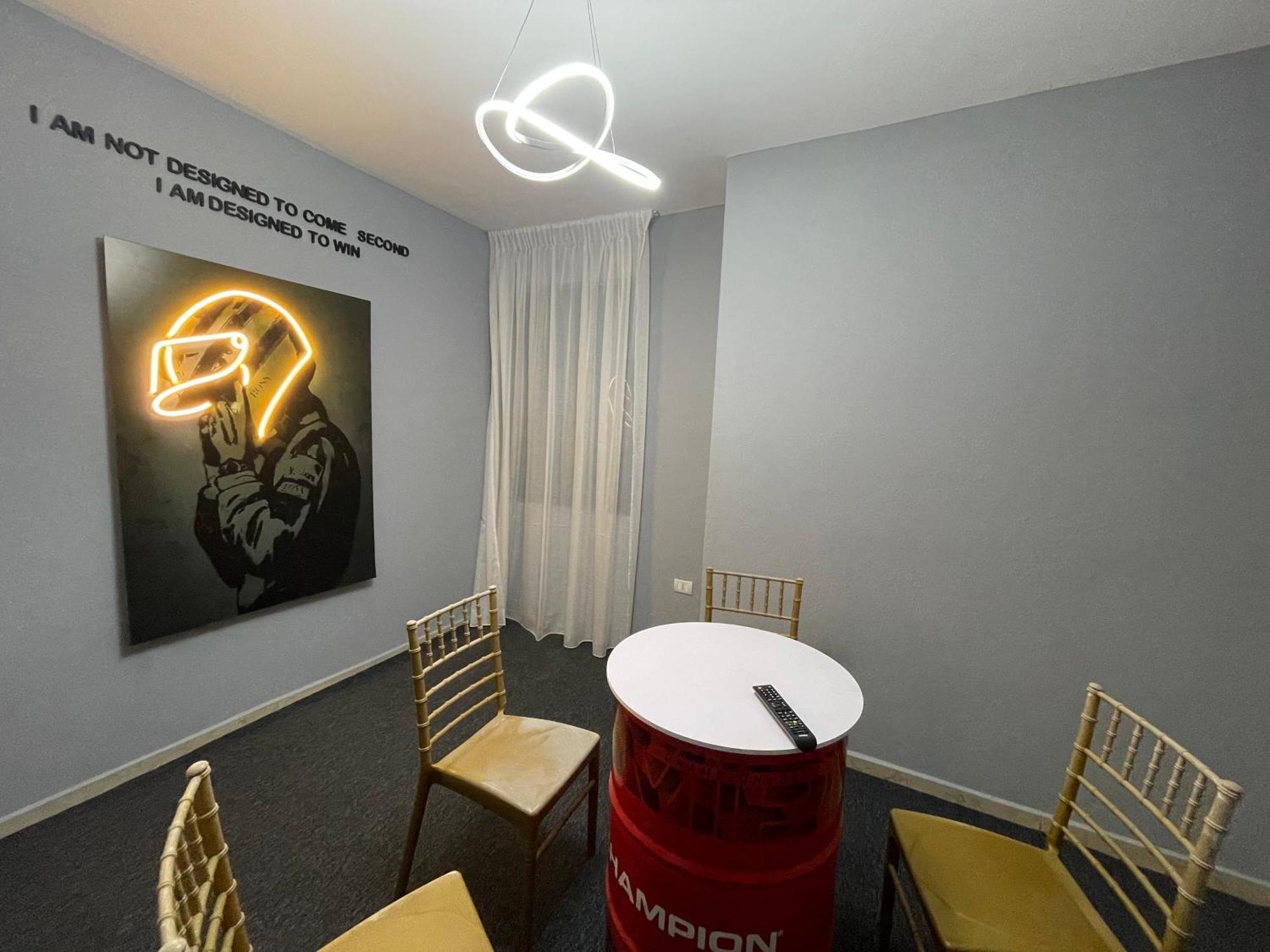 Super House 2 Blloku - 3 Rooms Tirana Esterno foto