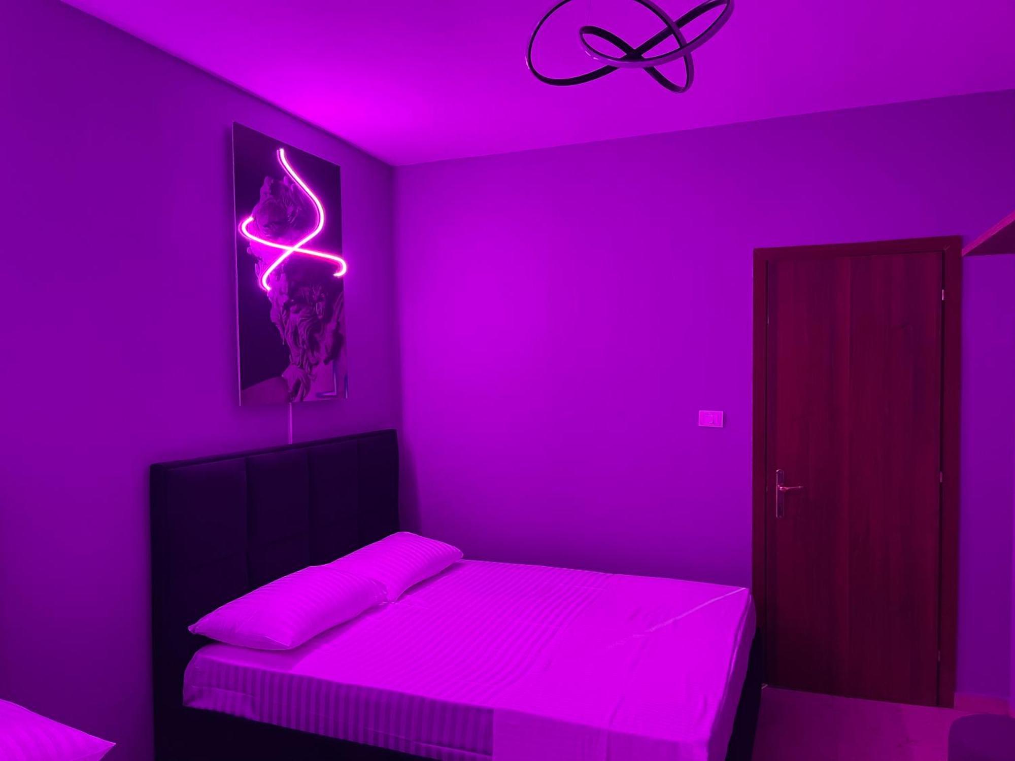 Super House 2 Blloku - 3 Rooms Tirana Esterno foto